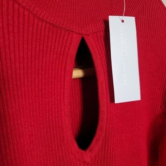 New York & Company red ribbed with butterfly sleeves high neck - Picture 9 of 13